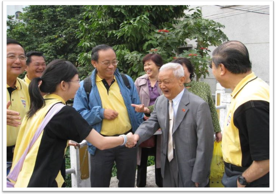 2008年1月12日，王校长与芙中访问团成员喜相逢。